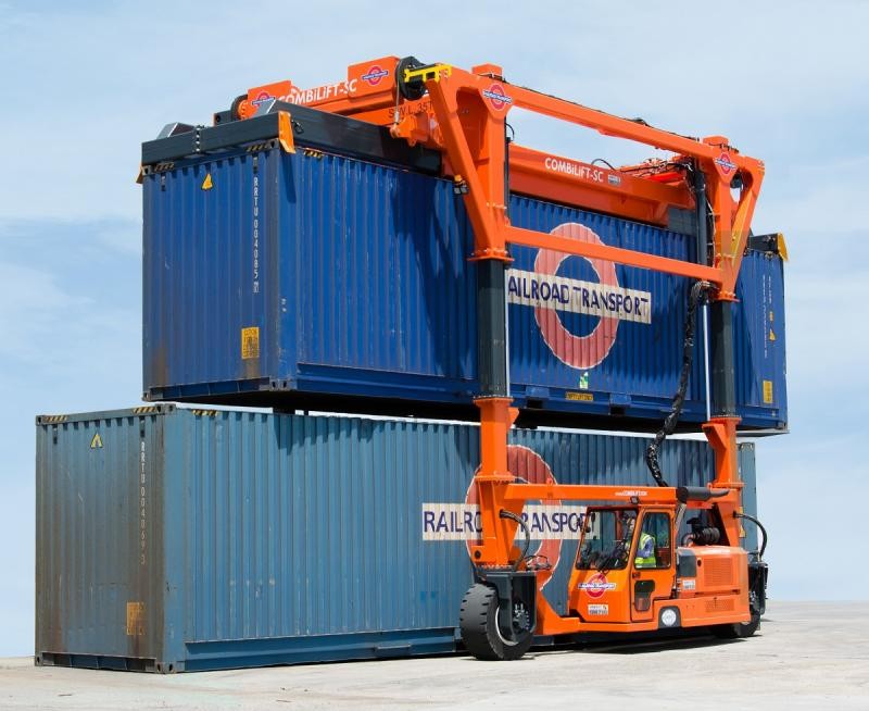 Empilhadeiras para container